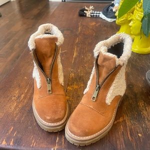 Brown winter boots  Good Condition